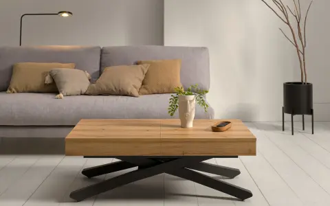 Mesa elevable de madera con motor, ideal para tu salón. Un diseño moderno con patas negras y un estilo único.
