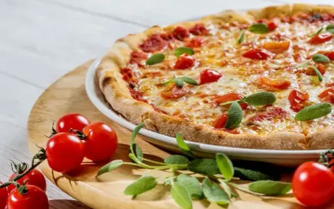 Kiedy jest dzień pizzy? Odkryj daty i ciekawostki o święcie pizzy