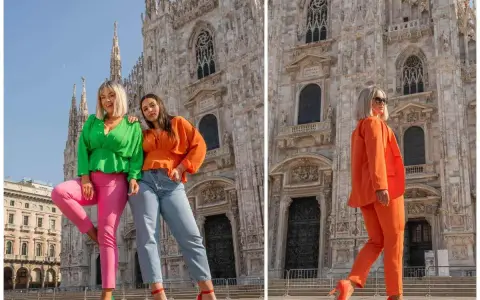 Dwie kobiety w kolorowych stylizacjach przed katedrą. Inspiracja, jak łączyć kolory ubrań: zieleń z różem, pomarańcz z błękitem i pomarańczowy garnitur.