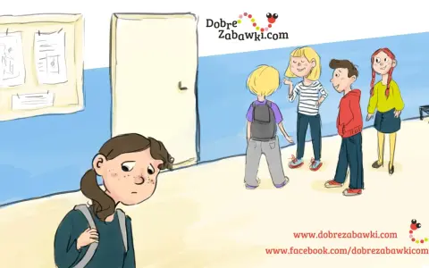 Smutna dziewczynka stoi sama, podczas gdy inne dzieci nie chcą się bawić z moim dzieckiem w szkole.