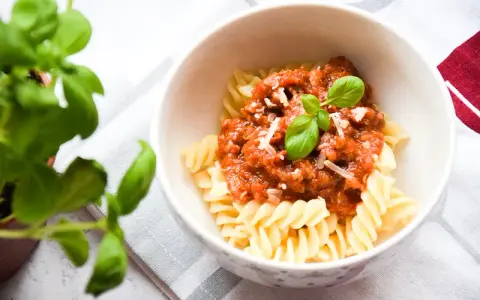 Spaghetti dla niemowlaka: bezpieczny przepis, BLW i od kiedy?