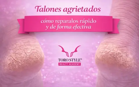 Talones agrietados con sangre, una imagen que muestra la necesidad de reparar la piel seca y dañada.