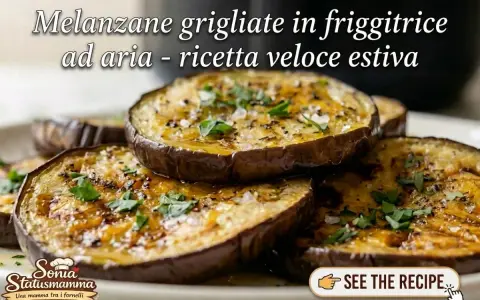 Fette di melanzane grigliate in friggitrice ad aria, condite con erbe aromatiche e sale grosso. Una ricetta veloce e gustosa per l'estate.
