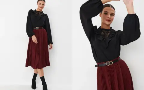Eleganckie stylizacje damskie: czarna bluzka z koronkowym kołnierzykiem i marszczeniami, bordowa spódnica plisowana, czarny pasek z klamrą.