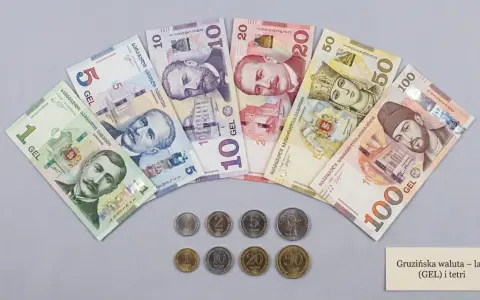 Gruzińskie banknoty i monety: 1, 5, 10, 20, 50, 100 GEL. Idealne do planowania budżetu na wakacje w Batumi, ceny mogą być różne.