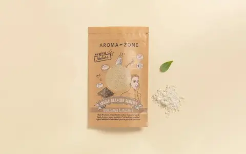 Confezione di argilla bianca Aroma-Zone, nota per le sue proprietà addolcenti e lenitive. Ideale per pelli sensibili.