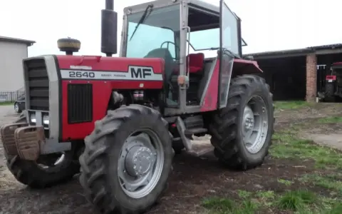 Czerwony traktor Massey Ferguson 2640, gotowy do pracy. Poznaj jego massey ferguson 2640 dane techniczne i możliwości.