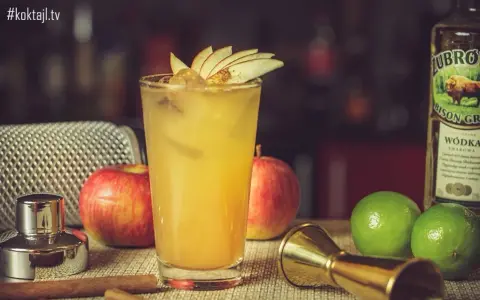 Proste drinki z sokiem jabłkowym: Przepisy na Szarlotkę i inne