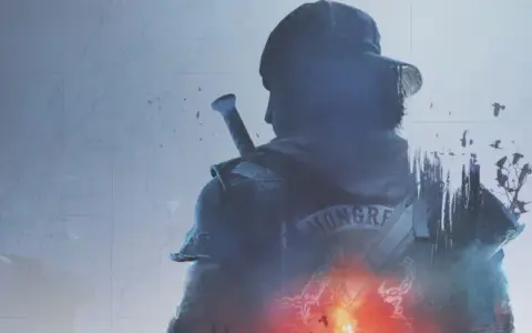 Un hombre con capucha y un bate en la espalda, rodeado de pájaros y un mapa. Los trofeos de Days Gone esperan.