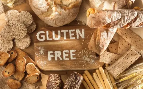 Czy makaron zawiera gluten? Poznaj bezpieczne alternatywy i porady.