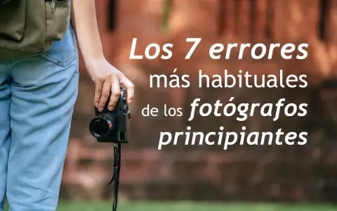Persona con cámara lista para aprender fotografía. Los 7 errores más habituales de los fotógrafos principiantes.