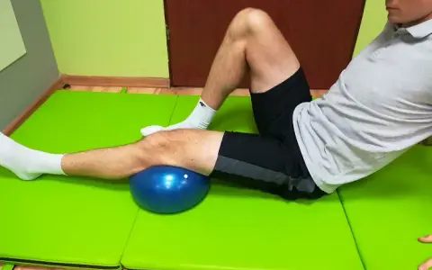 Ćwiczenia przy uszkodzonej łąkotce: bezpieczny powrót do formy?