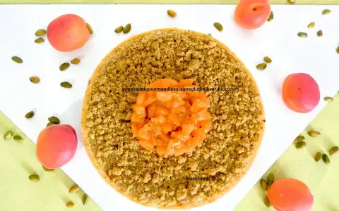Tarte abricot pistache, une gourmandise aux couleurs vives, parsemée de pistaches et de fruits frais.