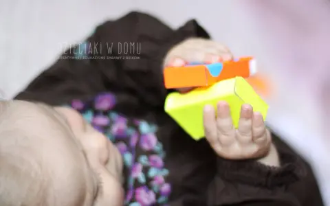 6-miesięczne niemowlę: Proste i bezpieczne zabawy sensoryczne w domu
