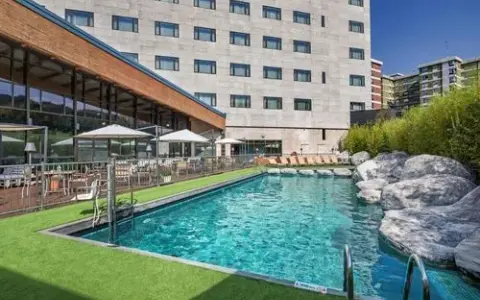 Hotel Puerta de Bilbao: Descubre tu 4 estrellas ideal junto al BEC