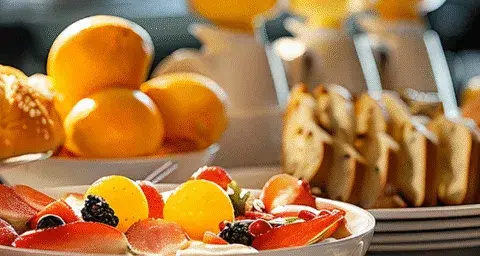 Wyżywienie HB: Śniadanie i obiadokolacja? Zobacz, co z napojami!