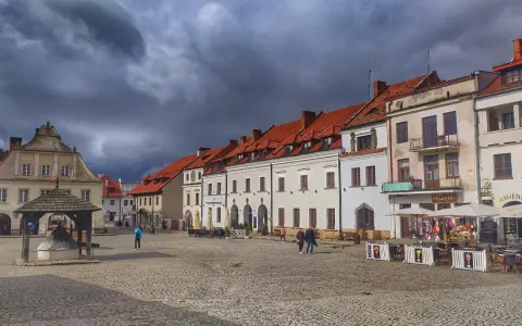 Kazimierz Dolny: Przewodnik po Perle Renesansu i Mieście Artystów