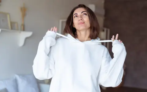 Sznurek w bluzie DIY: Zrób lub wymień! Odśwież bluzę i oszczędź