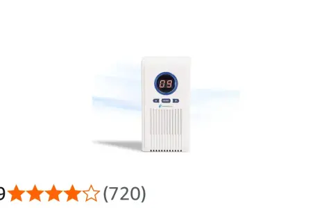 Dispositivo blanco para limpieza con ozono, con pantalla digital y botones.