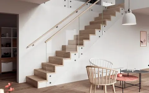 Modern trappa inomhus inspiration med trästeg, glasräcke och ljusa väggar. En stilren och luftig design.