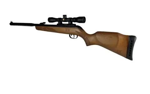 Wiatrówka Gamo Hunter Maxxim IGT 4.5 mm z lunetą, gotowa do akcji.