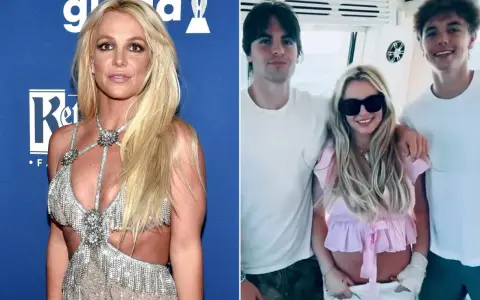 Britney Spears con i suoi figli, in una foto divisa: a sinistra sul red carpet, a destra in barca con i ragazzi.