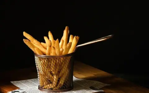 Czy frytki mają gluten? Zależy! Jak jeść je bezpiecznie?