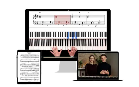 Nauka gry na pianinie z wykorzystaniem ozdobników muzycznych. Na ekranach widać nuty, klawiaturę i lekcję wideo.