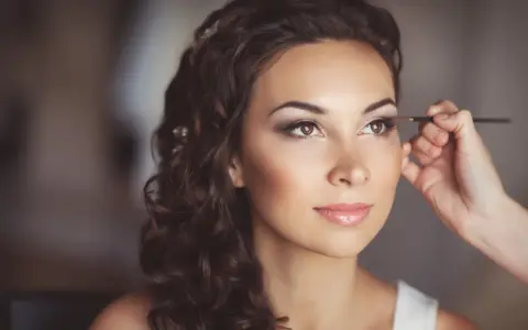 Braut Make-up Rosé: Strahlend schön am Hochzeitstag So geht's!