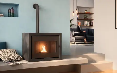 Stufe a pellet salvaspazio misure compatte per ogni ambiente. Fiamma viva in un design moderno.