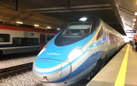 Jak się dodzwonić na informację PKP i uniknąć problemów z podróżą