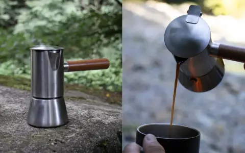 Edler Bialetti Espressokocher aus Edelstahl mit Holzgriff, bereit für den perfekten Kaffee. Die Anleitung ist einfach: Wasser rein, Kaffee rein, erhitzen, genießen.