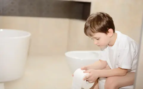 Biegunka u dziecka: leki, dieta, nawadnianie. Kiedy do lekarza?