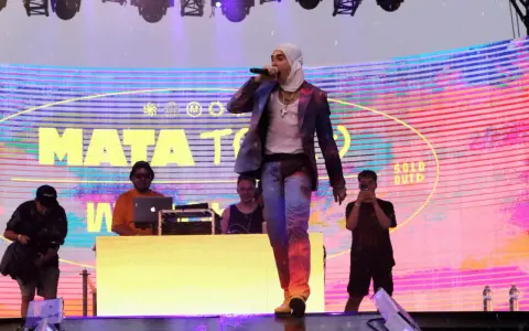 Mata na scenie, tłum szaleje, a pytanie "ile trwa koncert Maty" pozostaje bez odpowiedzi, bo zabawa trwa!