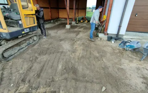 Piasek czy żwir pod kostkę? Wybierz dobrze i śpij spokojnie!