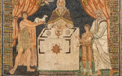 Melchizedek, król Salemu, ofiaruje chleb i wino. Obok niego młody człowiek z barankiem, a po drugiej stronie starszy mężczyzna z chłopcem.