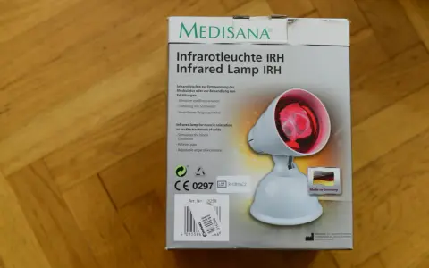 Solux niebieski Medisana IRH, lampa na podczerwień do relaksu mięśni i łagodzenia bólu.