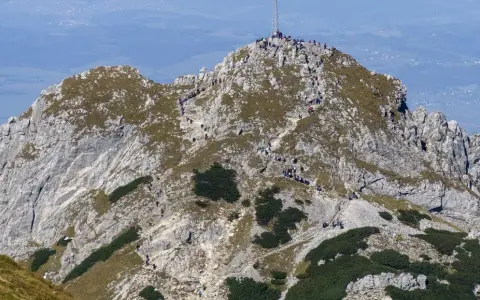 Giewont ile się idzie: poznaj trasy, czasy i trudności wejścia
