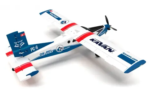 Ein detailgetreues Modell des **Pilatus PC-6** mit der Kennung "OK-PEL" und dem Schriftzug "KAVAN" auf den Flügeln.