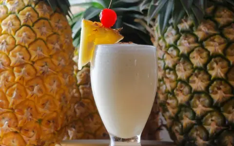 Piña Colada: Przepisy na drink ananas kokos poczuj smak tropików!