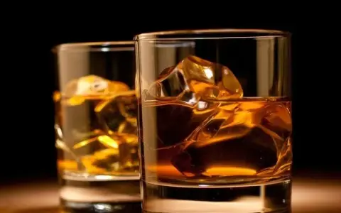 Whisky a zdrowie: Czy szkodzi? Ekspert obala mity i fakty