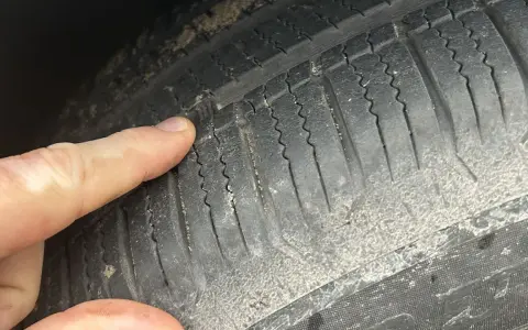 Gdzie sprzedać opony używane? Zyskaj na ogumieniu poradnik eksperta
