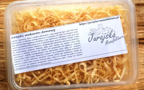 Jurajski makaron domowy, ręcznie robiony, z jajek i mąki, w porównaniu do kupnego ze sklepu, to prawdziwy rarytas.