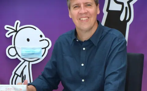 Jeff Kinney Steckbrief: Der Mann hinter Gregs Tagebuch