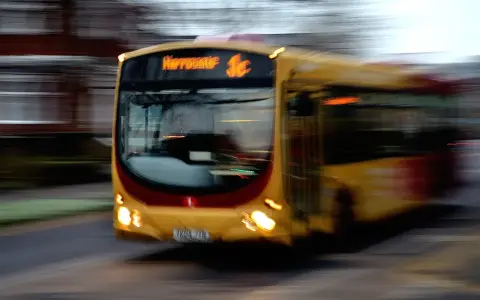 Odpowietrzanie sprzęgła krok po kroku: odzyskaj precyzję jazdy!