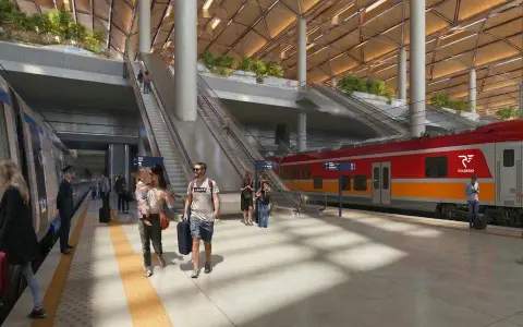 Nowoczesny dworzec kolejowy z pociągiem POLREGIO, pasażerami i schodami ruchomymi.