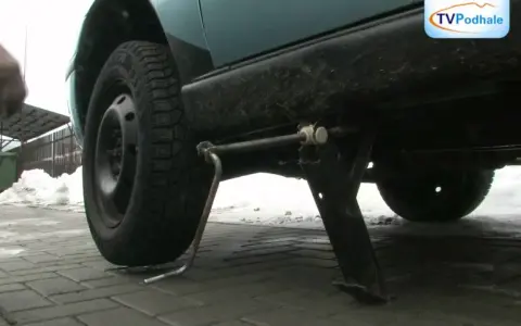 Jak wyjąć koło zapasowe Citroen Berlingo? Szybki poradnik