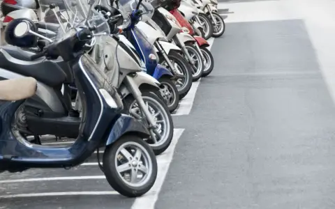 Motorower na dowód: 1995 to klucz! Uniknij kary do 30 000 zł.