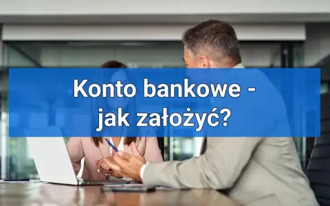 Konto bankowe - jak założyć? Doradca tłumaczy klientce proces otwierania konta w banku.