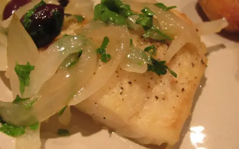 Morue grillée au four: les secrets d'une cuisson juteuse et savoureuse